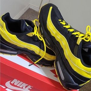 Black and yellow air max.